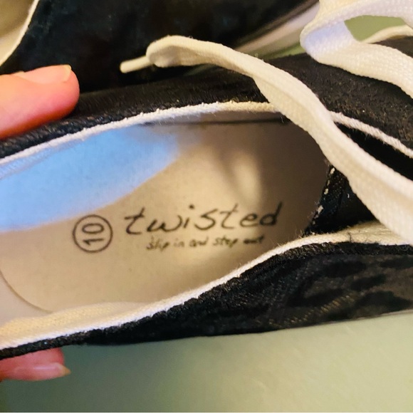 ⭐️ Twisted Slip In and Step Out Shoes - Picture 7 of 7